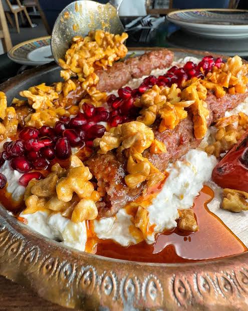 Cevizli Kaşarlı Kebap