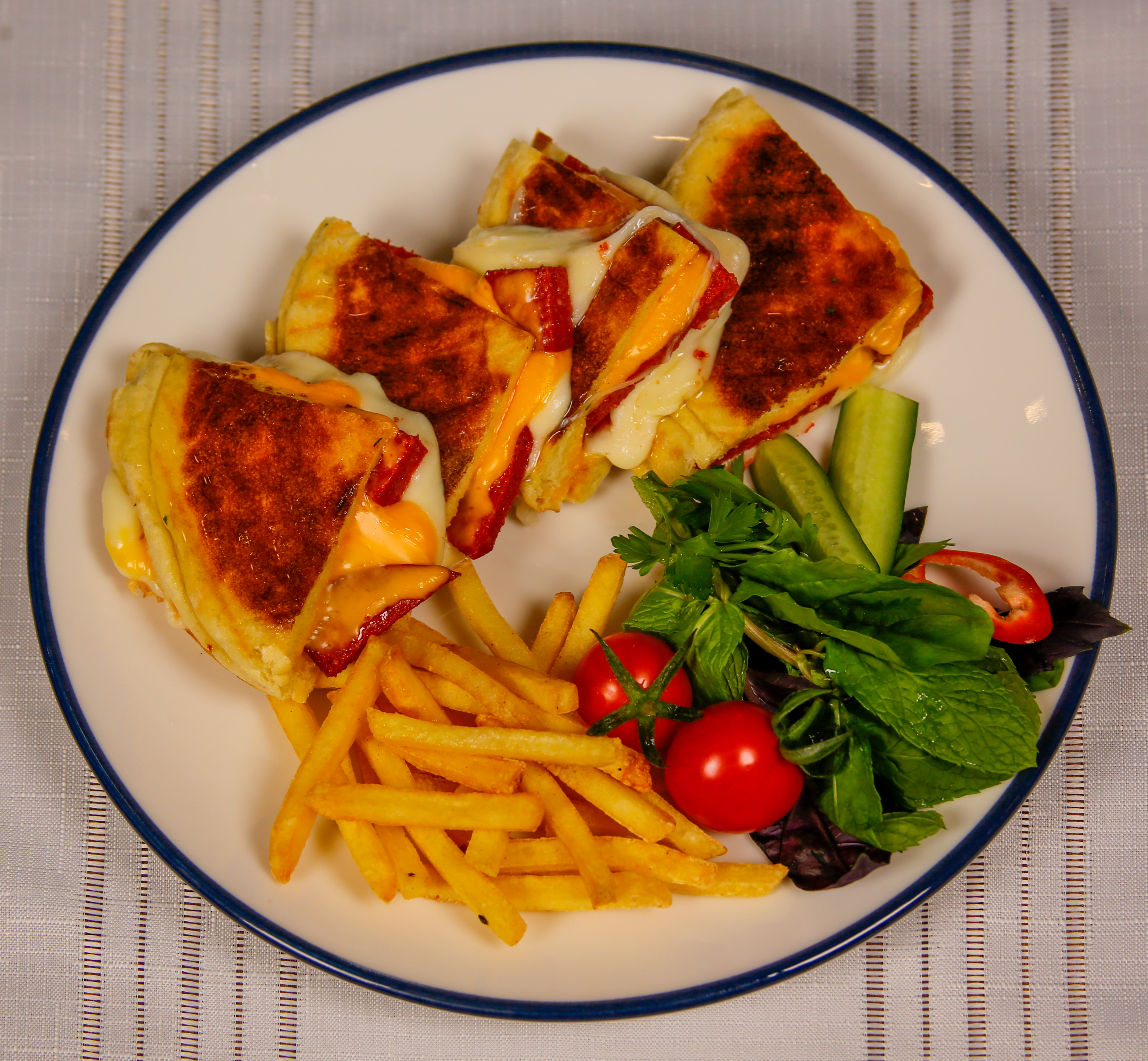 Sucuklu Cheddarlı Bazlama Tost